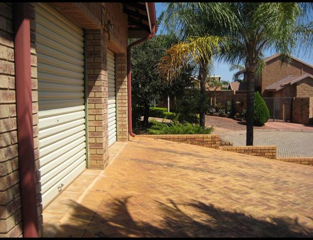 3 BEDROOM HOUSE SOLD IN MAGALIESKRUIN